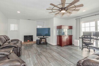 2080 S Margie Ln-Unit -Front in Anaheim, CA - Building Photo - Building Photo