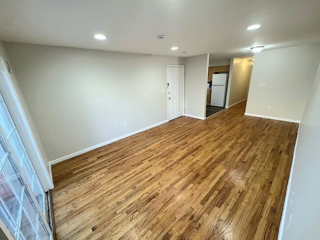 305 S 6th St in Newark, NJ - Building Photo - Building Photo