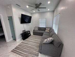 2886 SW 17th St in Fort Lauderdale, FL - Building Photo - Building Photo