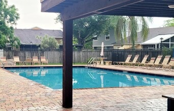 15702 E Waterside Cir in Sunrise, FL - Building Photo - Building Photo