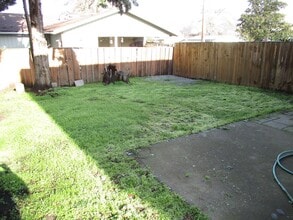 147-149 Omni Cir in Medford, OR - Building Photo - Building Photo