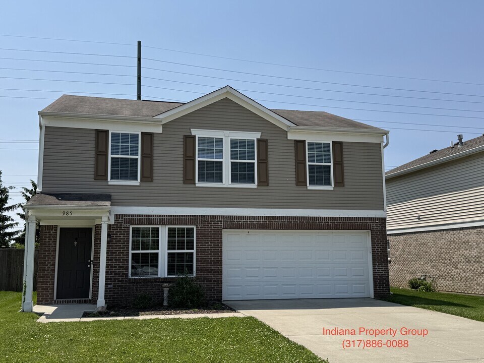 985 Shenandoah Way in Greenwood, IN - Building Photo