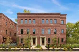 501 NW B St in Bentonville, AR - Building Photo - Building Photo