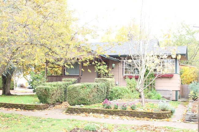 3244 NE 48th Ave in Portland, OR - Building Photo - Building Photo
