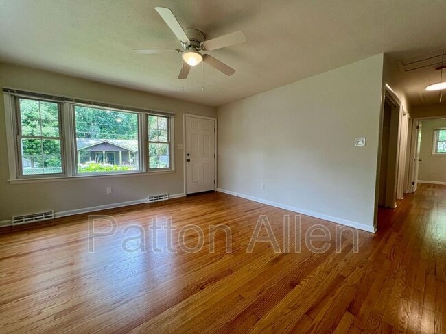 396 Riverview Dr in Asheville, NC - Building Photo - Building Photo