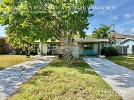 255 38th Ave SE in St. Petersburg, FL - Building Photo
