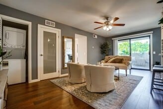 524 Venice Way in Inglewood, CA - Building Photo - Building Photo