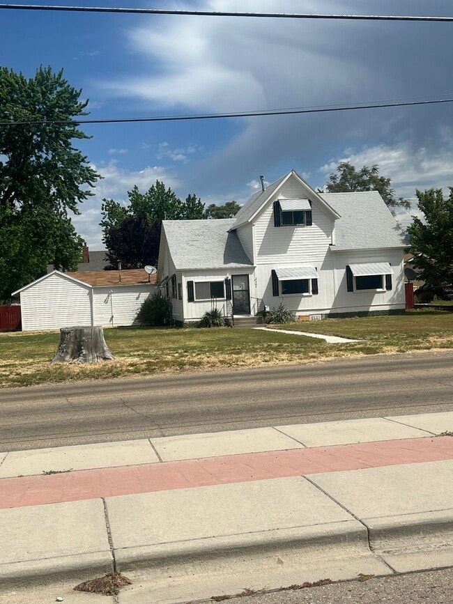 property at 304 E 4th St