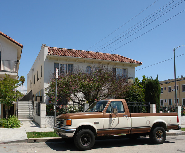 600 N Serrano Ave in Los Angeles, CA - Foto de edificio - Building Photo