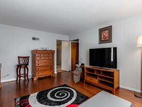 9056 Lamon Ave in Skokie, IL - Building Photo - Building Photo