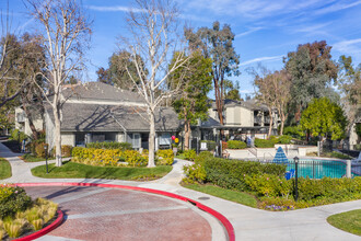 Artisan Oaks in Valencia, CA - Foto de edificio - Building Photo