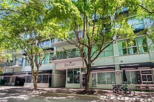 3333 Rice St in Miami, FL - Building Photo
