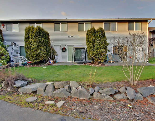 Sumner Condominiums in Sumner, WA - Building Photo - Building Photo