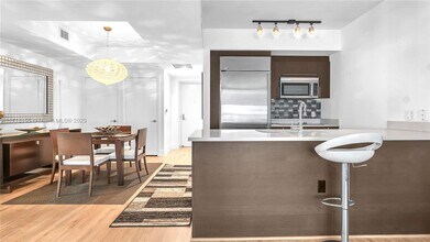 55 SE 6th St, Unit 2200 in Miami, FL - Foto de edificio - Building Photo
