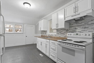 393 Huntington St in New Haven, CT - Building Photo - Building Photo