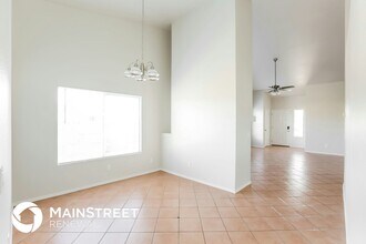 7451 W Sanna St in Peoria, AZ - Foto de edificio - Building Photo