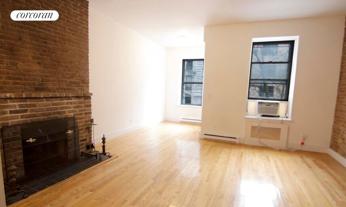 305 W 84th St in New York, NY - Building Photo