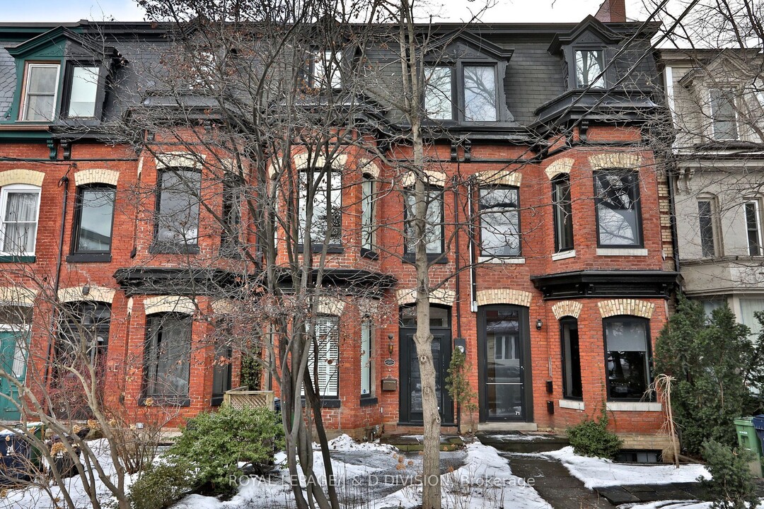 69 Sullivan St in Toronto, ON - Building Photo