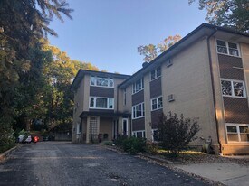 8285 Archer Ave in Willow Springs, IL - Building Photo