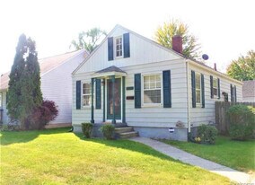 19104 Kenosha St in Harper Woods, MI - Building Photo