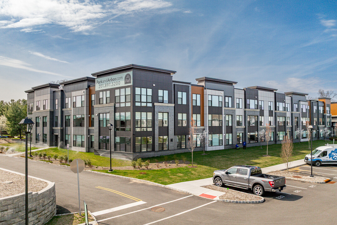 Enclave at Old Tappan in Old Tappan, NJ - Foto de edificio