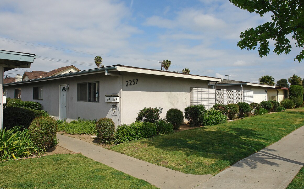 2257-2261 Pomona Ave in Costa Mesa, CA - Foto de edificio