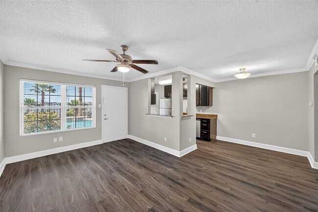 4101 E NASA Pkwy in El Lago, TX - Building Photo - Building Photo