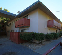 Twin Gardens Apartments in Carmichael, CA - Foto de edificio - Building Photo