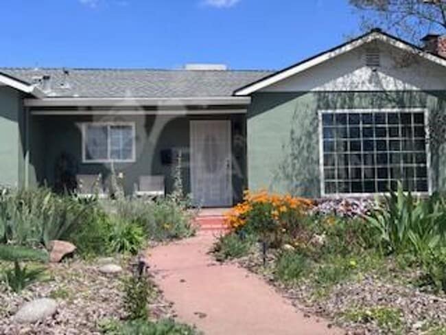 555 E 19th St in Merced, CA - Building Photo - Building Photo