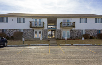 Hillwood Apartments in Union City, TN - Building Photo - Building Photo