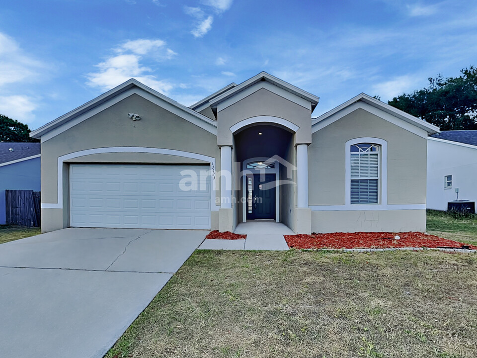 13423 Silvercreek Dr in Riverview, FL - Building Photo