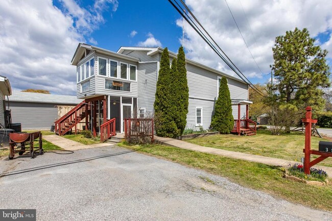 3937 Glenhurst Rd in Dundalk, MD - Building Photo - Building Photo