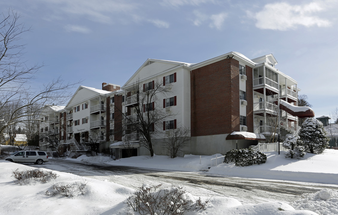 Regency North in Manchester, NH - Building Photo