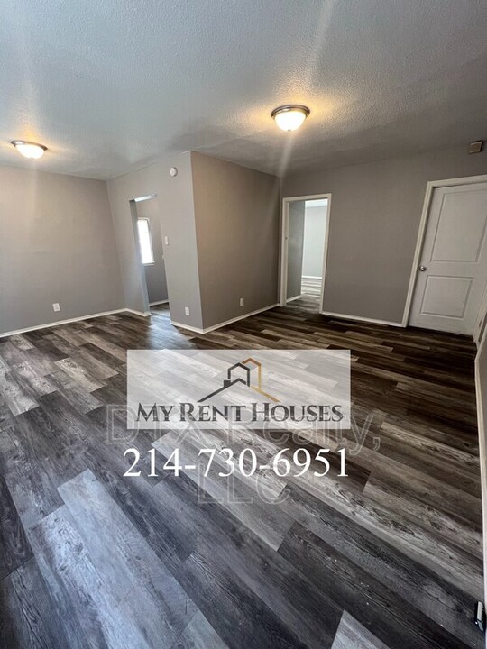 1908 Village Way in Dallas, TX - Building Photo