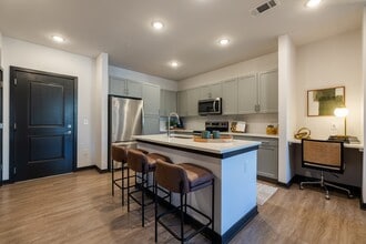 Madison Trails in Lawrenceville, GA - Building Photo - Building Photo
