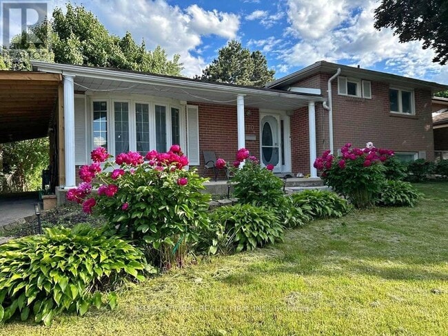 130 Amberjack Blvd in Toronto, ON - Building Photo - Building Photo