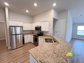 214 Baycliff Dr in Crestview, FL - Building Photo - Building Photo