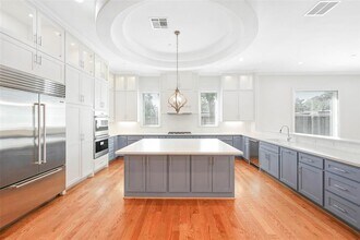 201 Mayerling Dr in Houston, TX - Building Photo - Building Photo