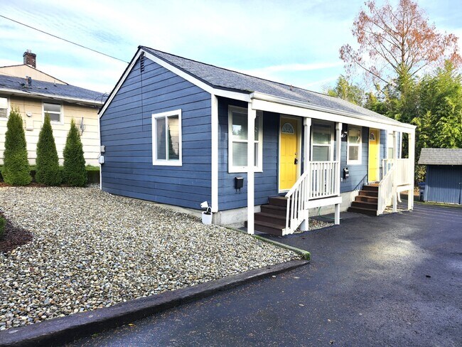 1330 N Lafayette Ave-Unit -A in Bremerton, WA - Building Photo - Building Photo