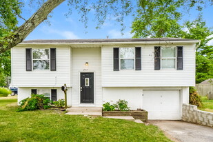 2557 Brunswick Dr in Grove City, OH - Building Photo