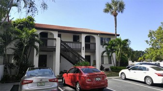 1634 Stickney Point Rd in Sarasota, FL - Building Photo
