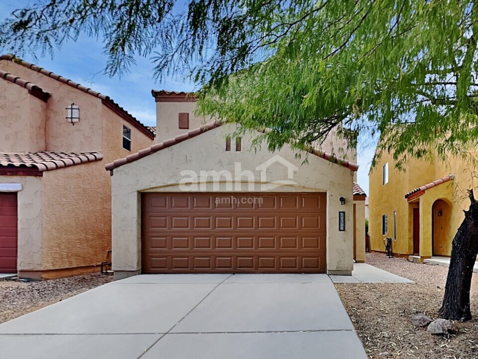 14308 S Camino El Galan in Sahuarita, AZ - Building Photo