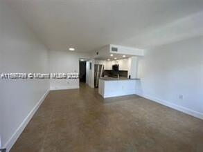 8660 NW 5th Ter, Unit 102 in Miami, FL - Building Photo - Building Photo