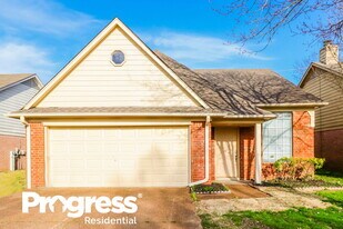2268 Lake Hill Ct in Memphis, TN - Building Photo
