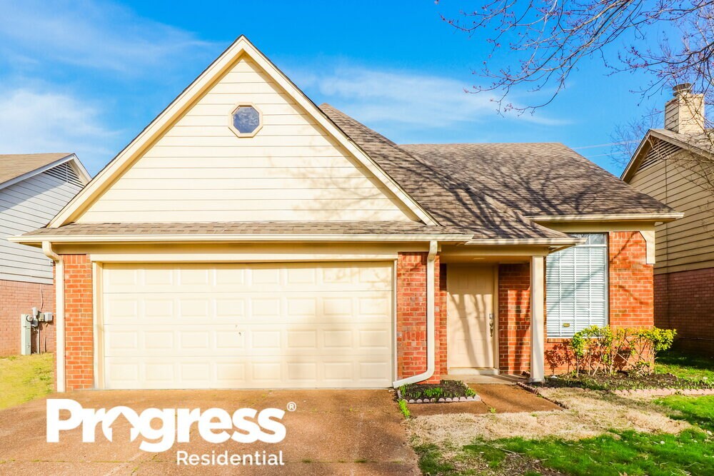 2268 Lake Hill Ct in Memphis, TN - Building Photo