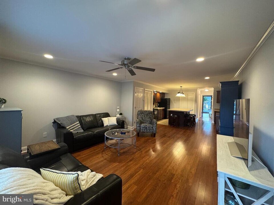 34B Darien Way in New Hope, PA - Building Photo