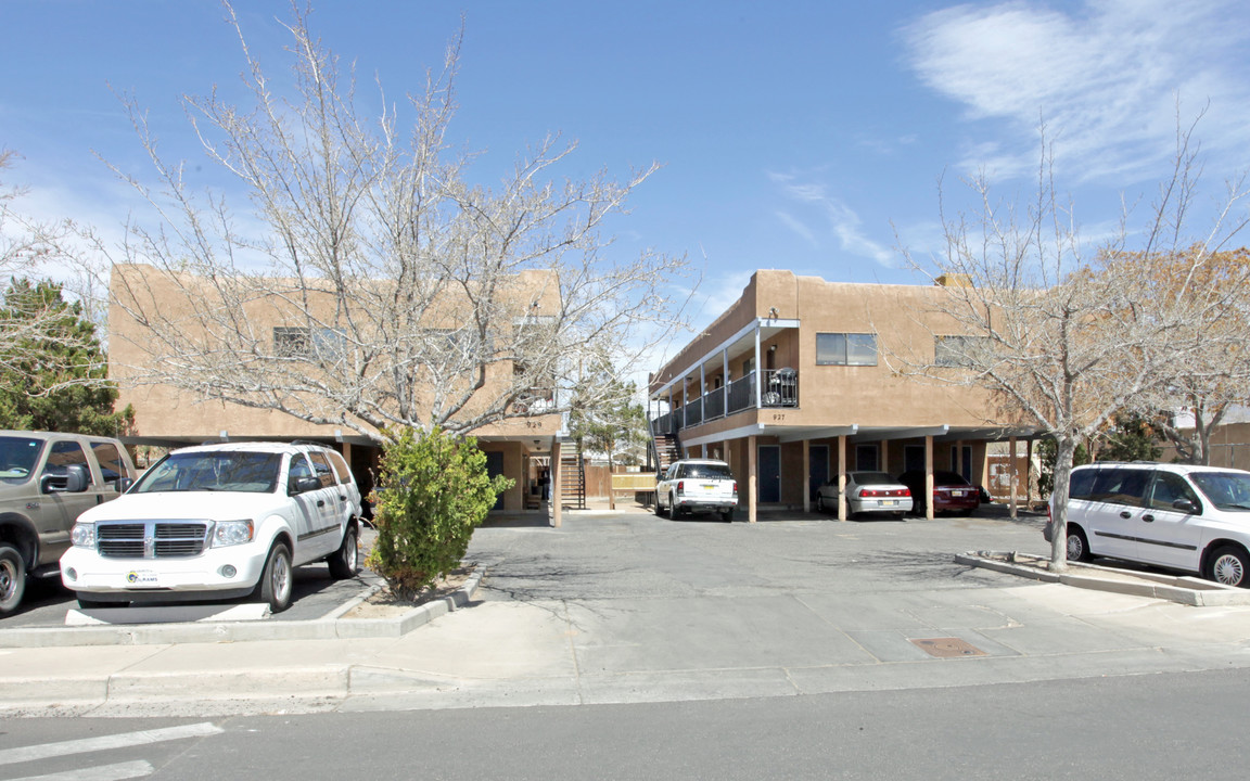 927-929 Aztec Rd NW in Albuquerque, NM - Building Photo