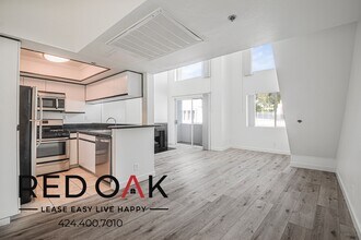 1755 El Cerrito Pl in Los Angeles, CA - Building Photo - Building Photo