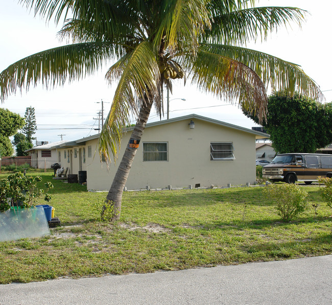 1990-2000 Gardenia Rd in Fort Lauderdale, FL - Building Photo - Building Photo