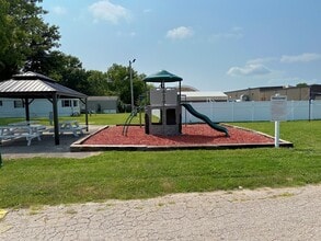 Mediapolis Village in Mediapolis, IA - Foto de edificio - Building Photo